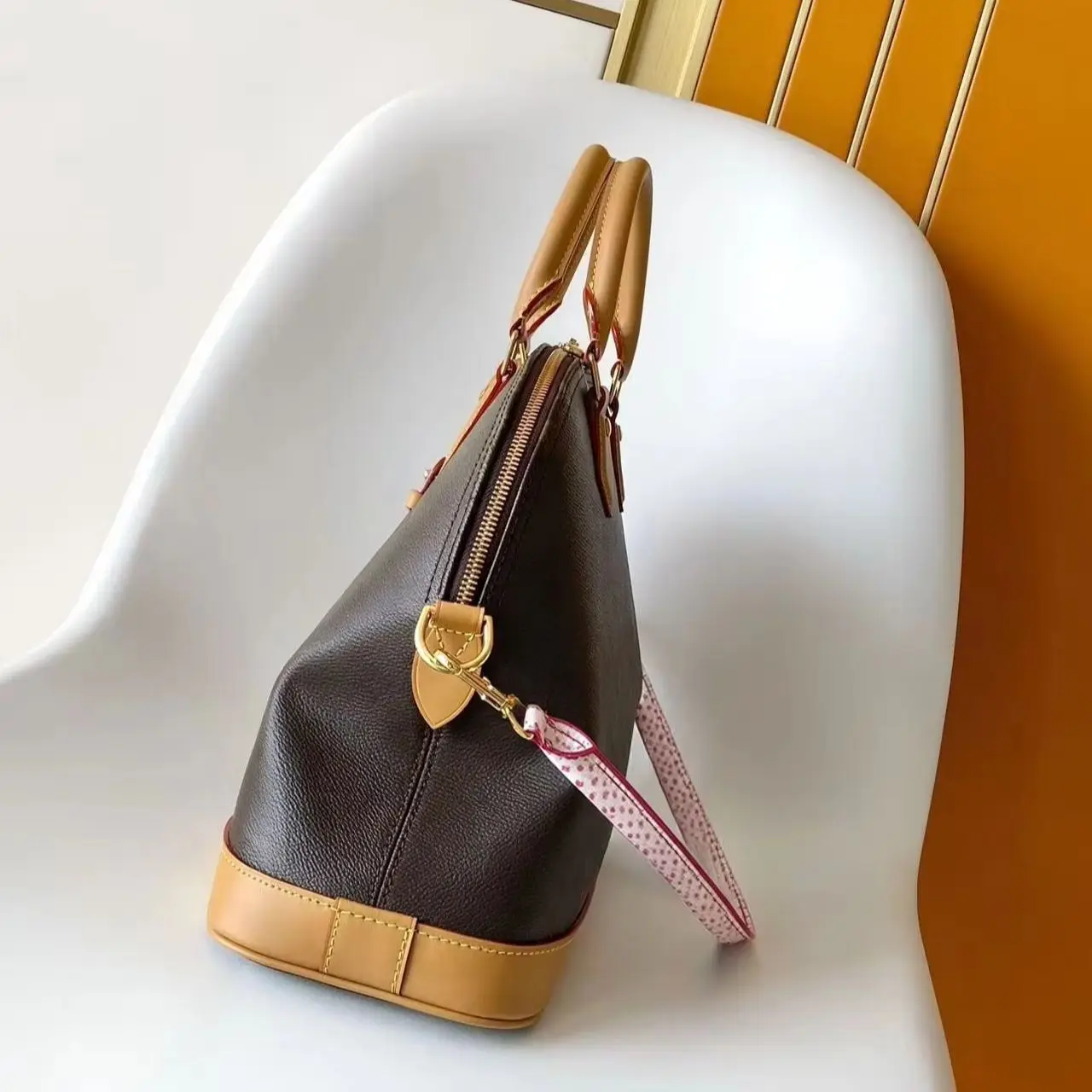 Exquisite, vielseitige Leder-Tragetasche mit Metallbeschlägen, Henkel und Schulterriemen für Damen – Alltagstaugliches, universelles Modeaccessoire für Street-Dates und den täglichen Gebrauch