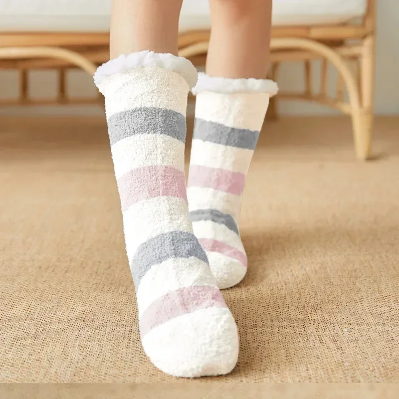 Calcetines térmicos de Cachemira para mujer, medias gruesas tejidas, de terciopelo, para el hogar, para dormir, para invierno