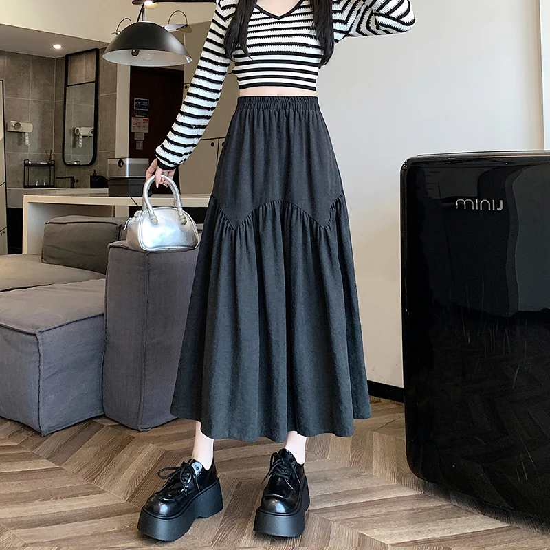 Half length skirt for women in autumn, with a high waist and a drooping feeling. A-line skirt, mid length and large swing skirt