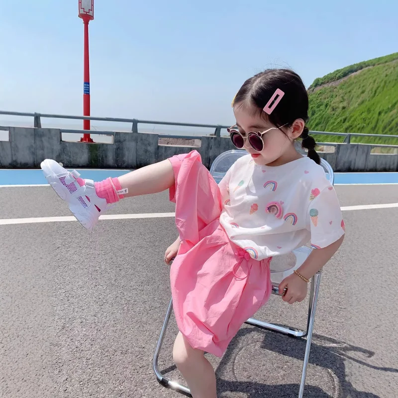

Girls' short sleevesTT-shirt set summer outfit for trendy young children.Children's casual harem pants two-piece set for summer