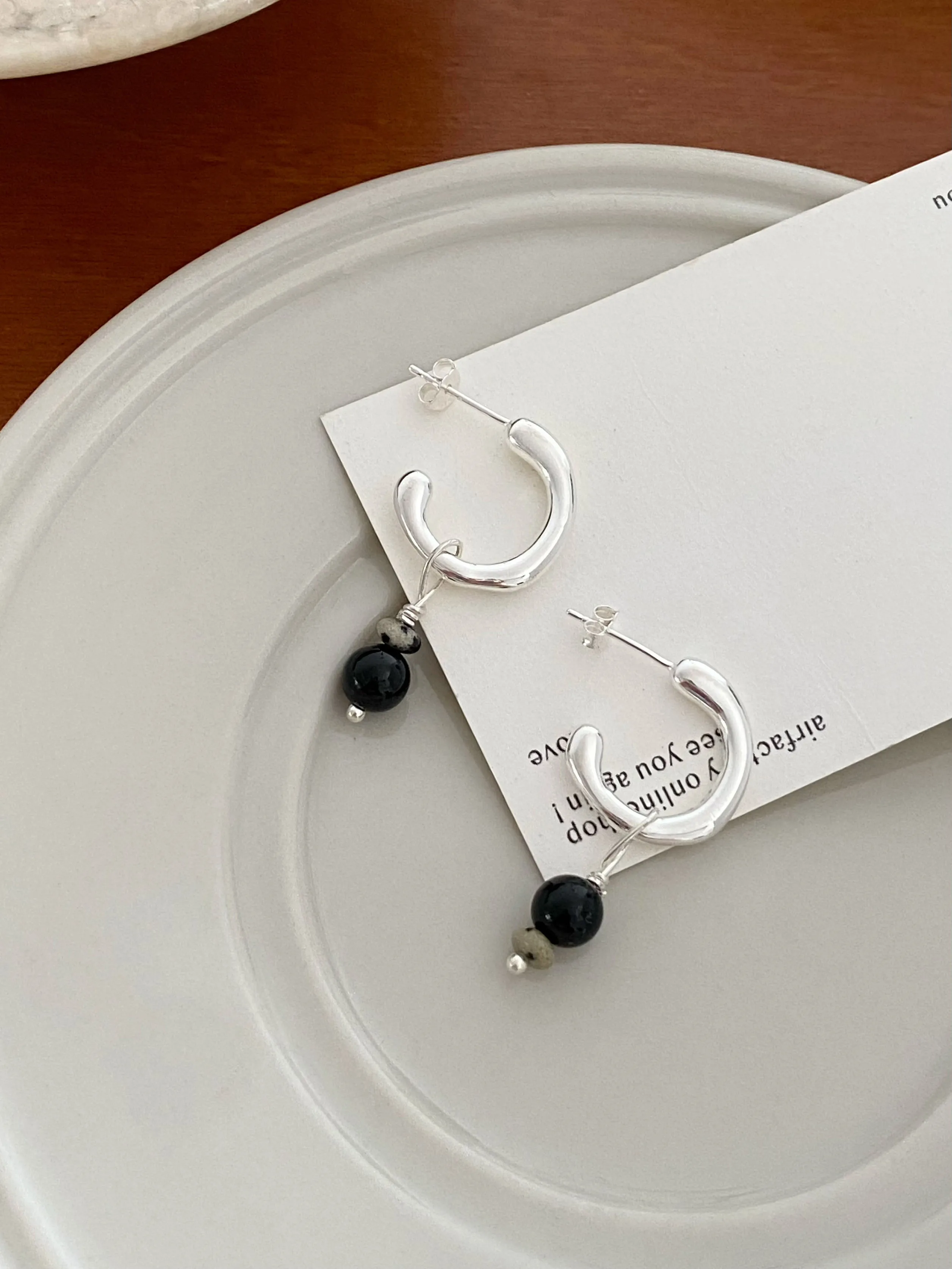 S925 sterling silver minimalist C-shaped black agate zebra stone earrings for women's ins2023 autumn and winter styles