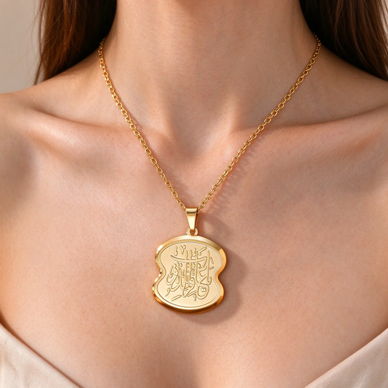Unisex Vintage Patterned Irregular Cloud-Shaped Pendant Necklace, Engraved Box Chain Design, a Statement Jewelry Piece That Showcases Your Personality, Suitable for Everyday Wear, Dates, Parties, Holidays, Anniversarie