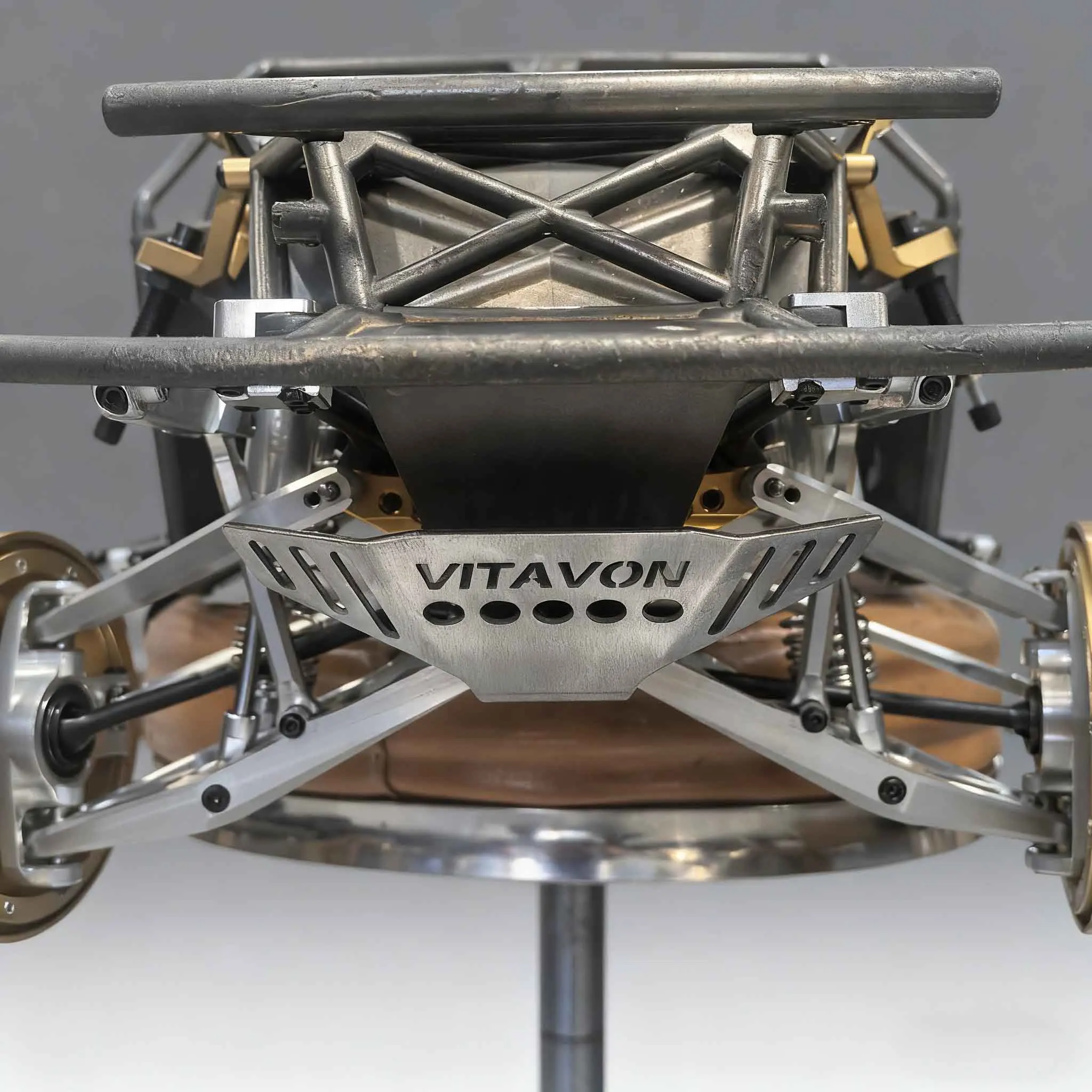 VITAVON ステンレス 1.5mm 厚さ フロントシャーシアーマー スキッドプレート トラクサス UDR 1/7用