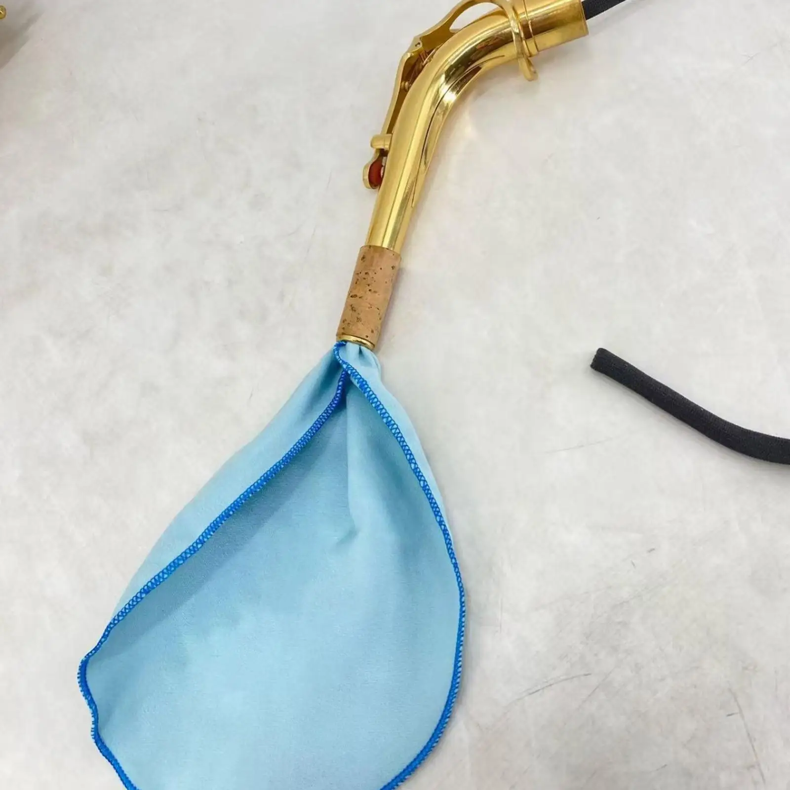 Saxophone Cleaning Cloth Pull Through Strap Flannel High Water Absorption for Alto Tenor Saxophone Care