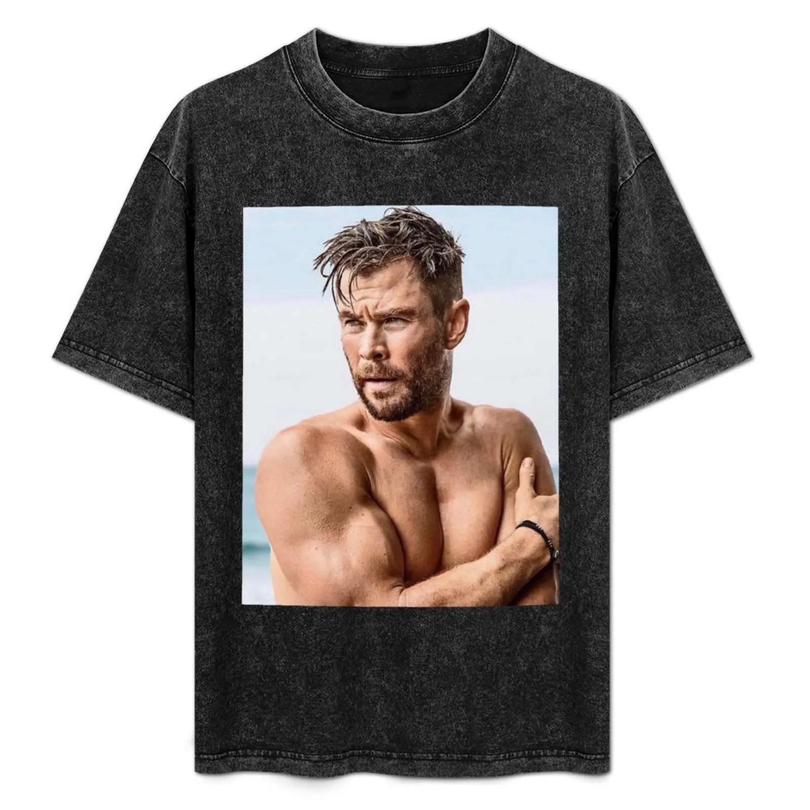

Chris Hemsworth T-Shirt Retro Graphic Print T-Shirt