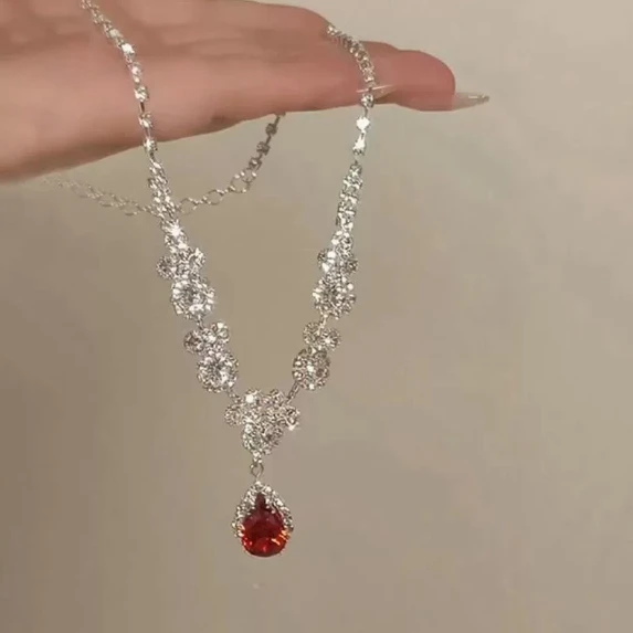 Light luxury high-end sparkling diamond zircon necklace, versatile design for women's wedding banquets, diamond studded necklace