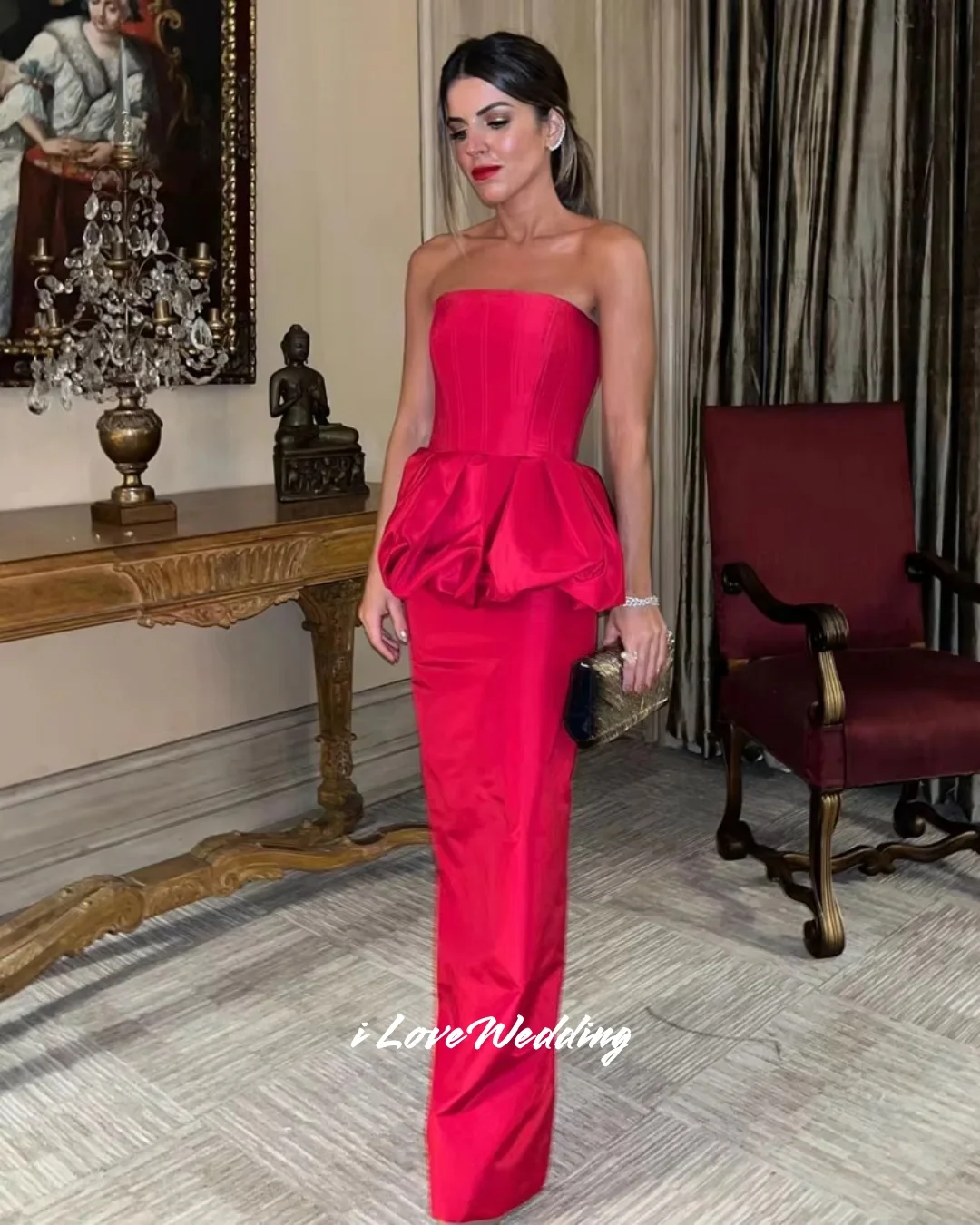 فساتين سهرة حمراء بدون حمالات 2025 بدون أكمام حورية البحر سبليت بدون ظهر زر طول الأرض مطوي فستان حفلات الزفاف حسب الطلب