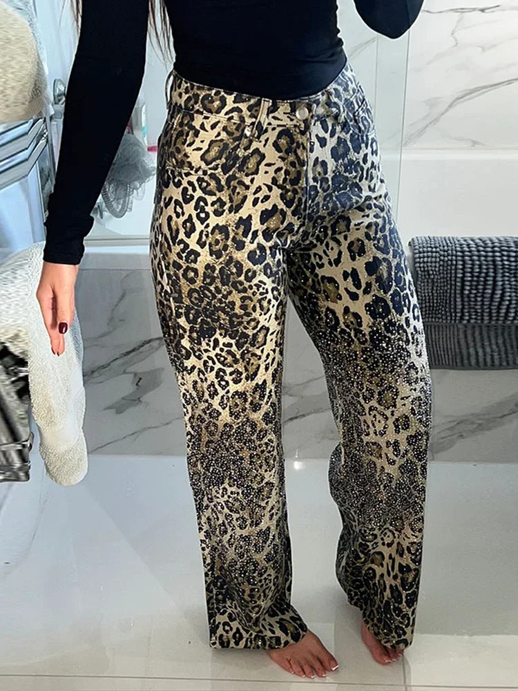 ヒョウ柄光沢のあるラインストーン女性デニムパンツストレートだぶだぶのフルダイヤモンドジーンズハイストリートセクシーな夏のコンフォートフィットパンツ