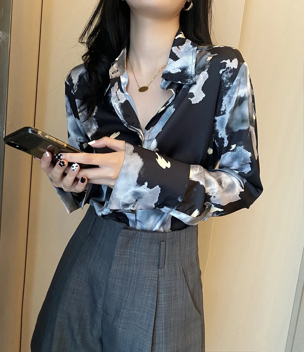 

Bla Ink Print Loose Long Sve Women's irt Autumn 2025 Faionable Casual Collar Polyester Fiber Breathable Thin