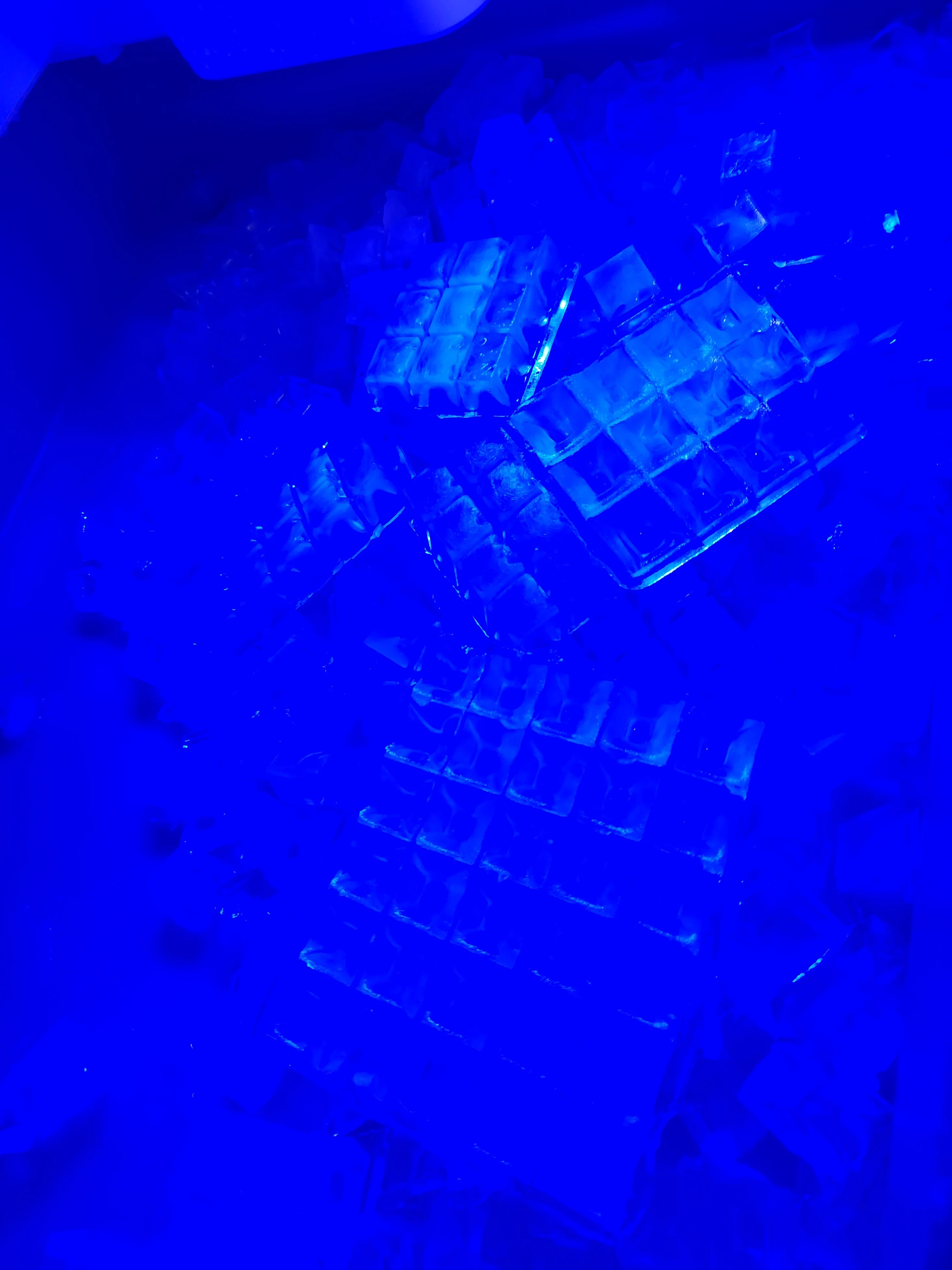 เครื่องทำน้ำแข็งอัตโนมัติ ICM-120P สำหรับธุรกิจ ขนาด 65 กก. คุณภาพสูง พร้อมไฟสีฟ้า ราคาโรงงานถูก เหมาะสำหรับโรงแรม/ร้านกาแฟ