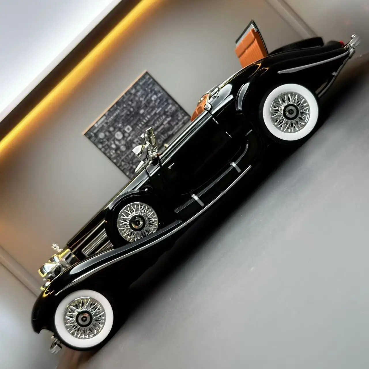 

1:18 500K Alloy Classic Car Model Diecast Metal Retro Vehicles Car Model Simulation Sound and Light Children Toy Gift