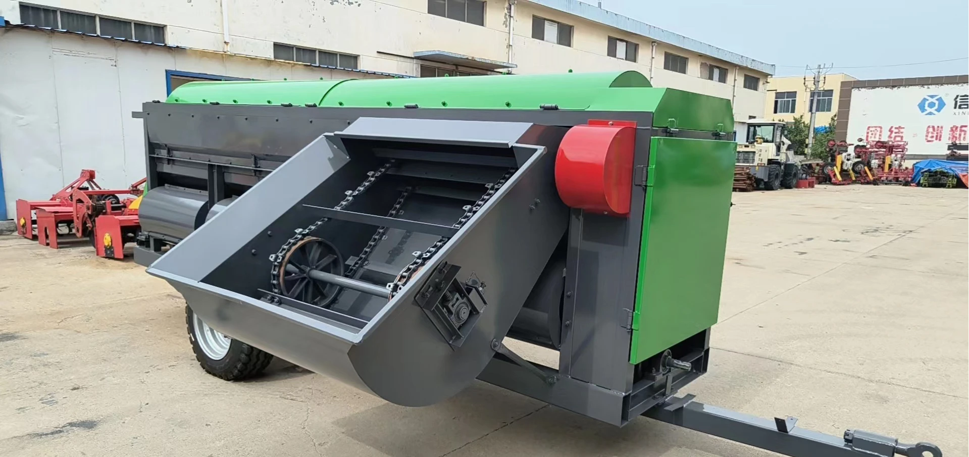 Automatic earth planting pepper picking machine Agricultural pepper suction fruit picking machine