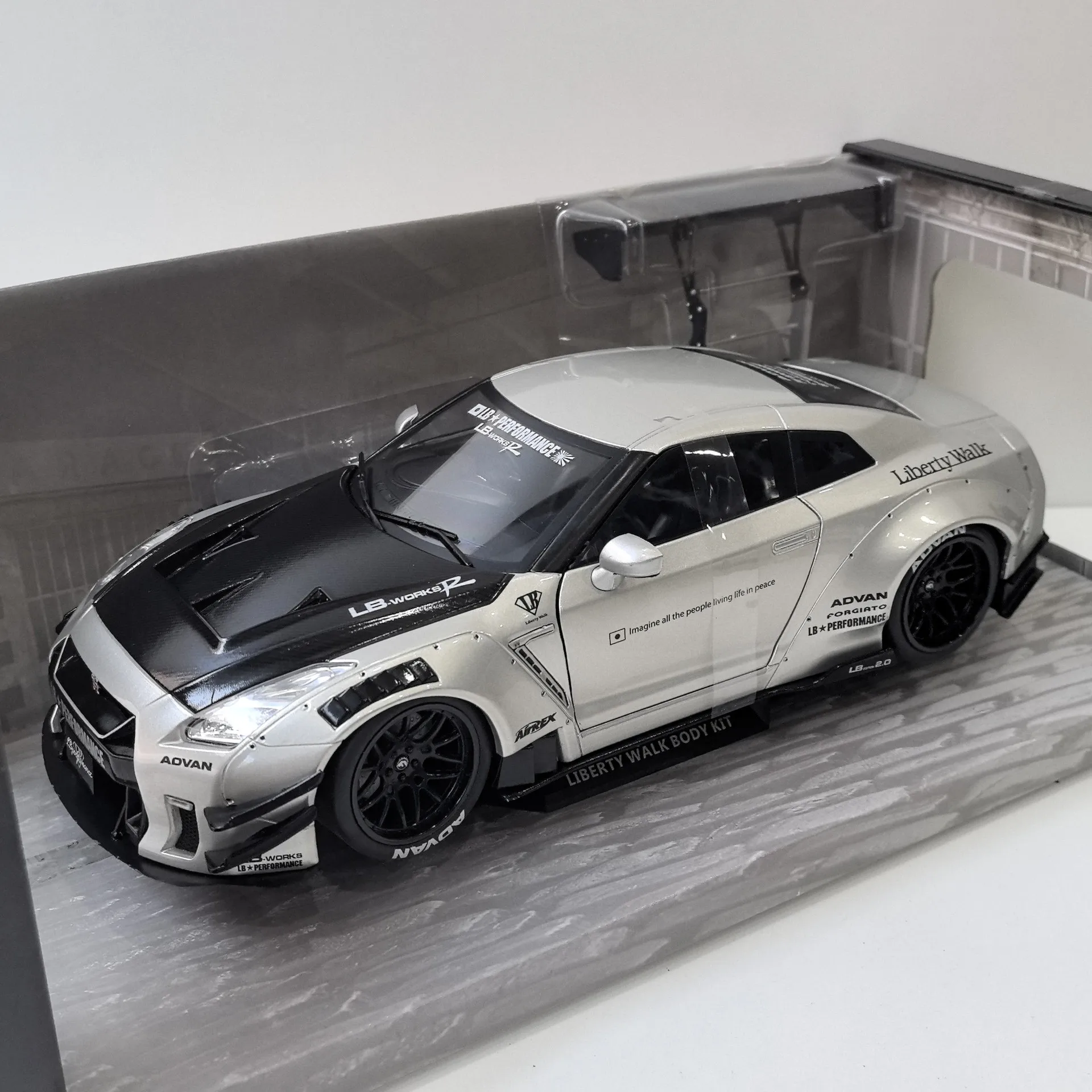 

Diecast SOLIDO 1/18 Scale NISSAN GT-R R35 LB Nissan Alloy Car Model Collectible Toy Gift Souvenir Display Ornament