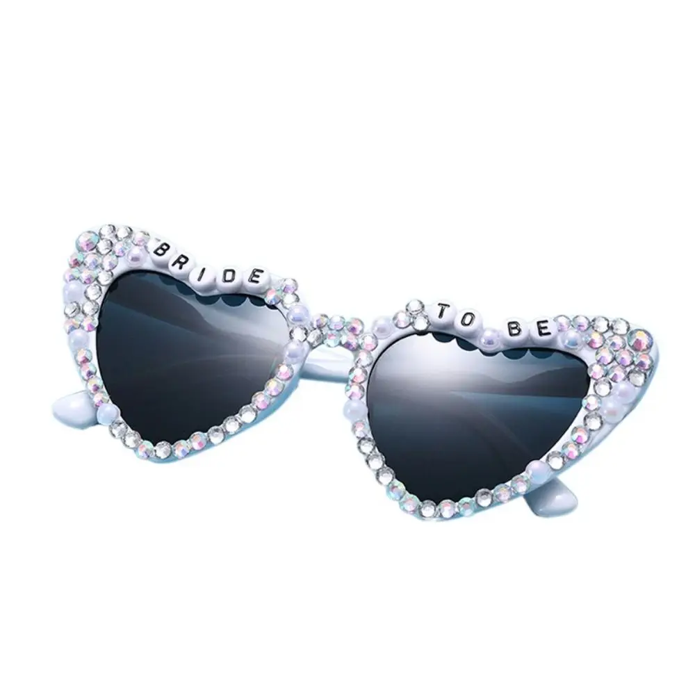 

Heart-shaped Frame Pearl Decoration Sunglasses Colorful English Letters Travel Glasses Bride Eyewear Sun-Protective