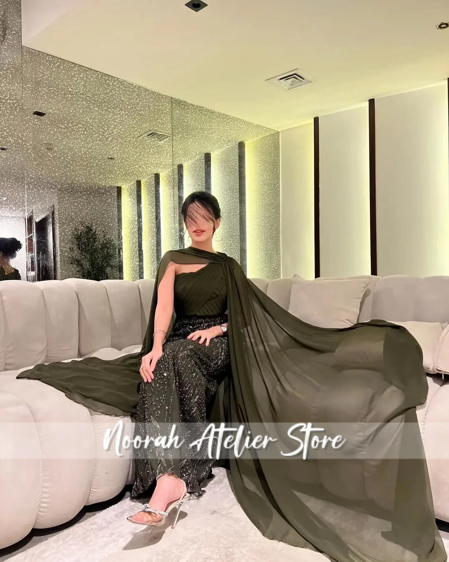 Vestido de noche lujoso de cristal de Arabia Saudita, capa de manga larga de tul verde, vestido de novia negro 2025, vestido largo de graduación personalizado