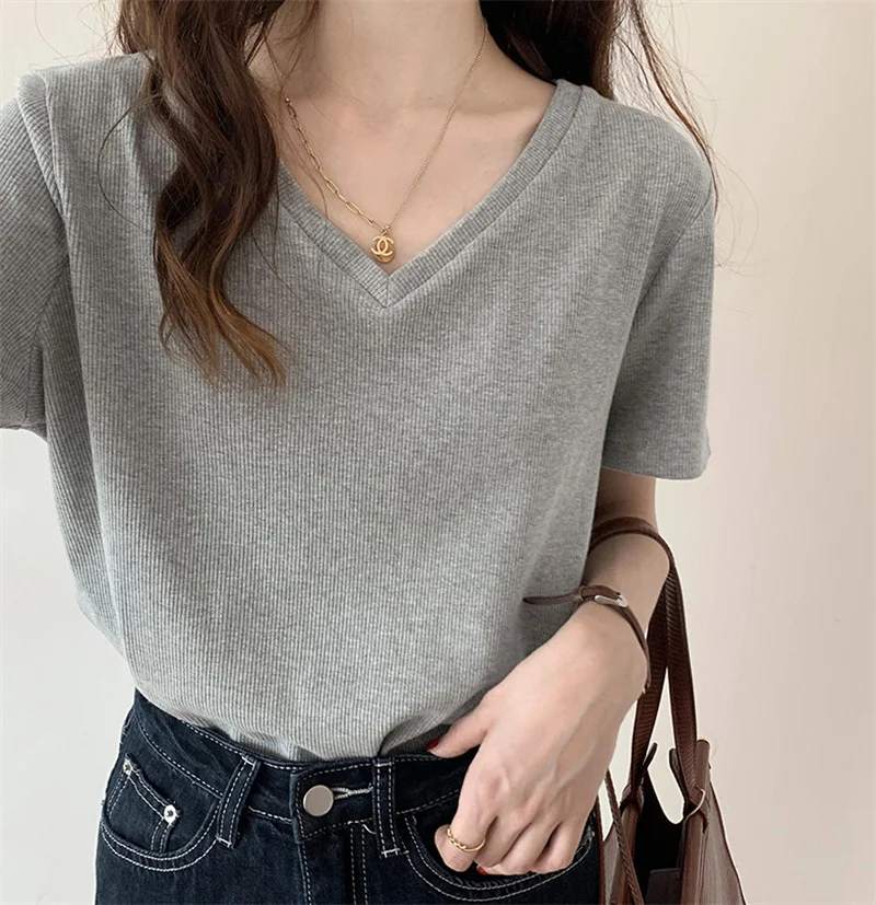 

Модная женская футболка CEC ort Sve, свободный крой, корейский однотонный летний топ с v-образным вырезом и эластичным подолом