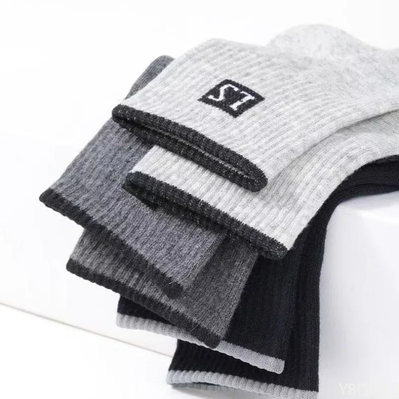 5 pairs of men's breathable antibacterial sports socks that absorb sweat all year round are versatile in odor prevention