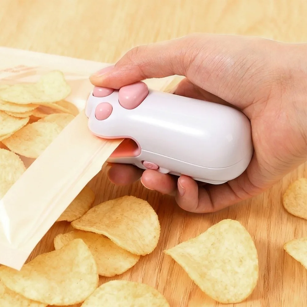 Mini Cat Paw Snack Bag Sealer Type-C Charging Built-in Cutter Food Bag Sealer Magnetic Back Heat Sealing Heat Sealer Home Use