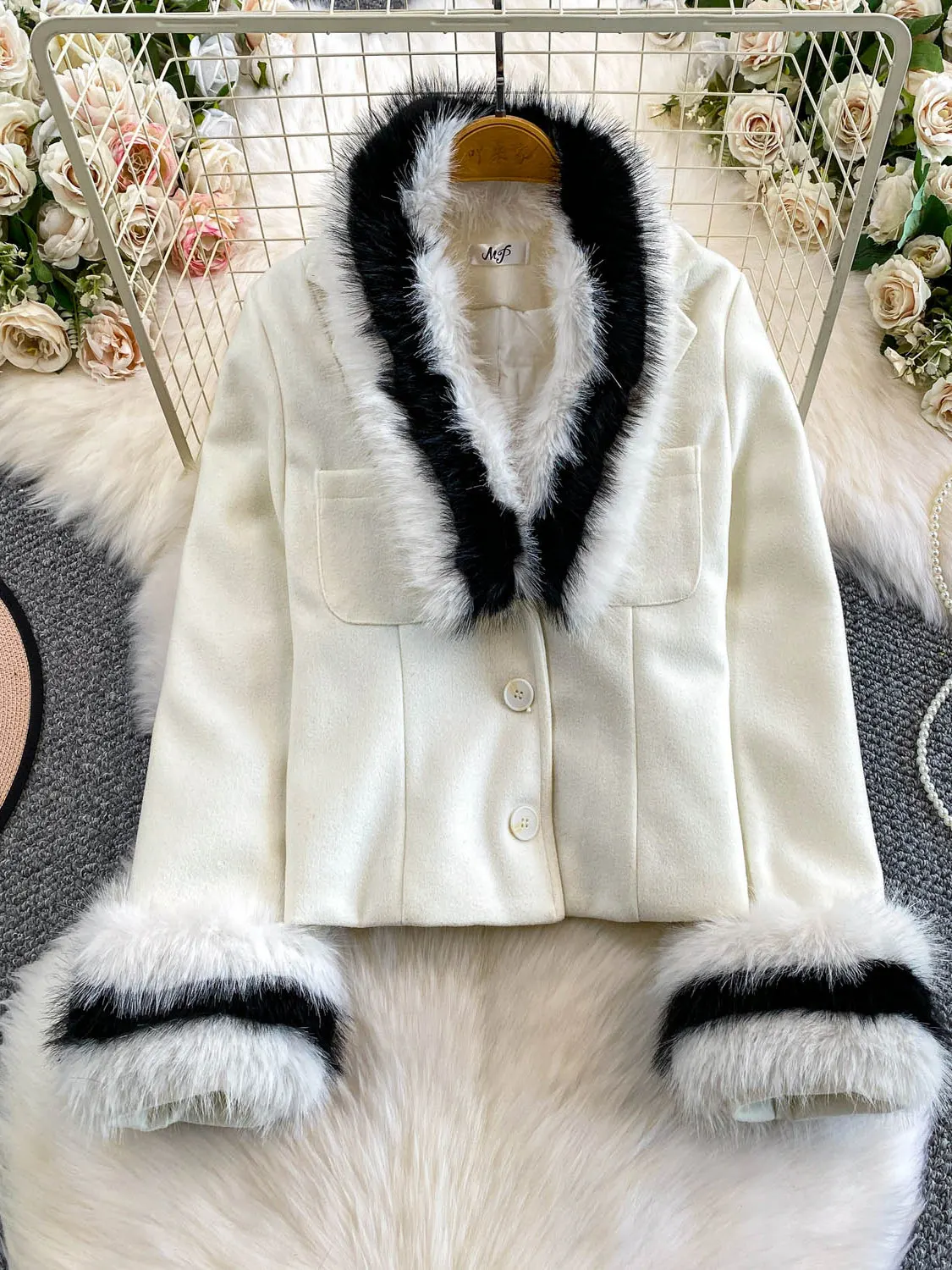 

Unique Beautiful Lightweight Heavy Fur Collar Long Sve Women's ort Coat Ele Sle Commute Faion Thiened V-ne