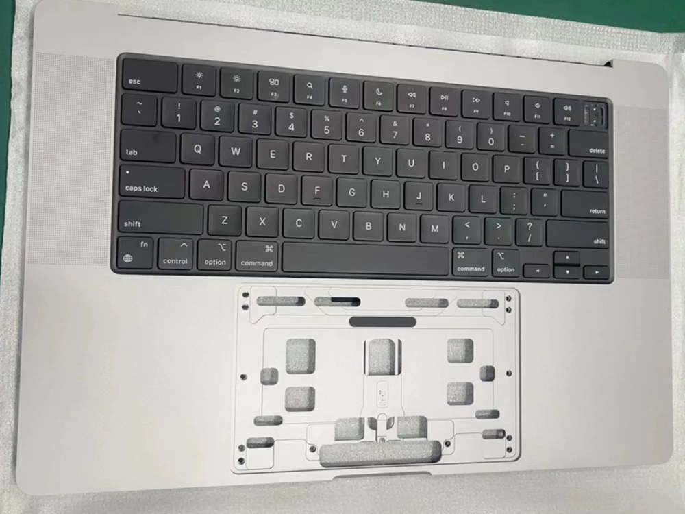 

A2485 Topcase with keyboard