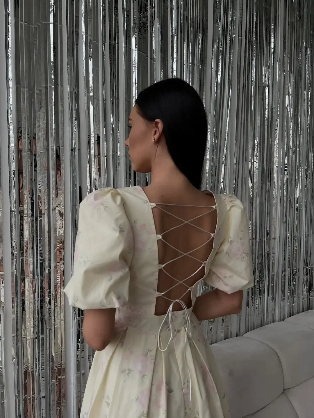 Femmes imprimé fleuri dos découpe à lacets robe Chic à manches courtes col carré a-ligne Mini robes 2026 dame décontracté trajet tenue