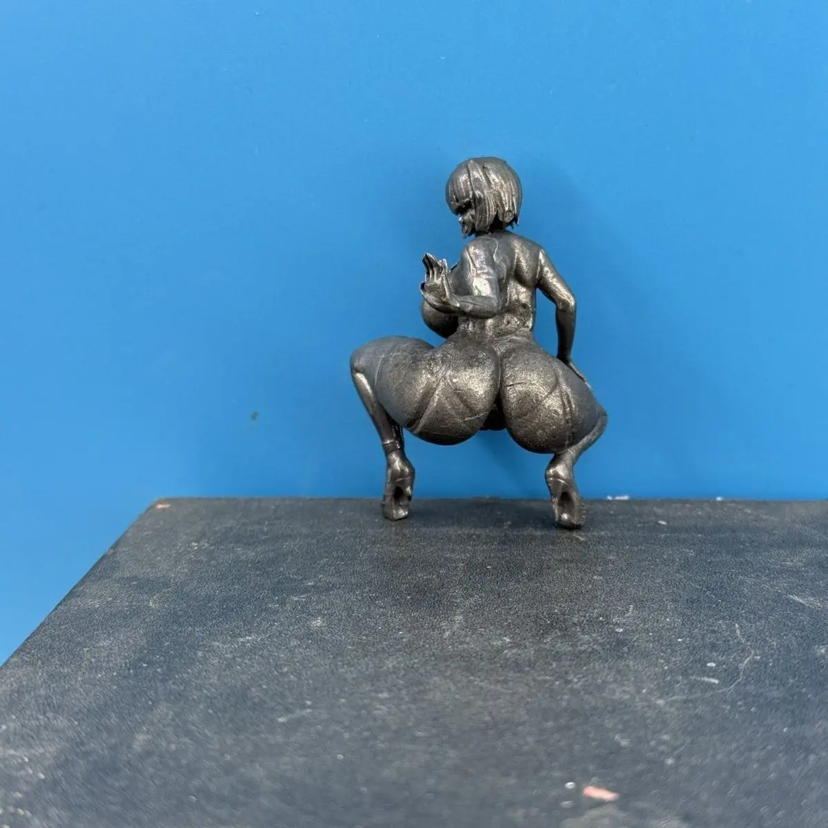 Old Bronze Casting Female Pin-up Girl Buttocks Art Mini Figurine Naked Lady Statue Desktop Collectible Art Sculpture Home Decor