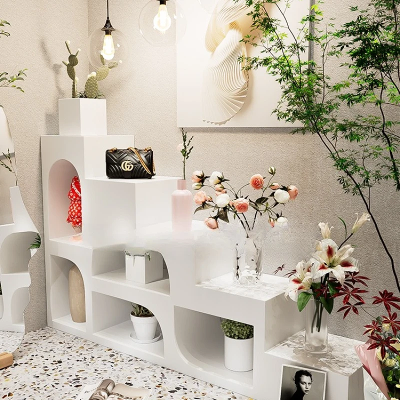 

Flower shop soft decoration Nakajima display stand against the wall, window decoration display props, shoe bags, flowing