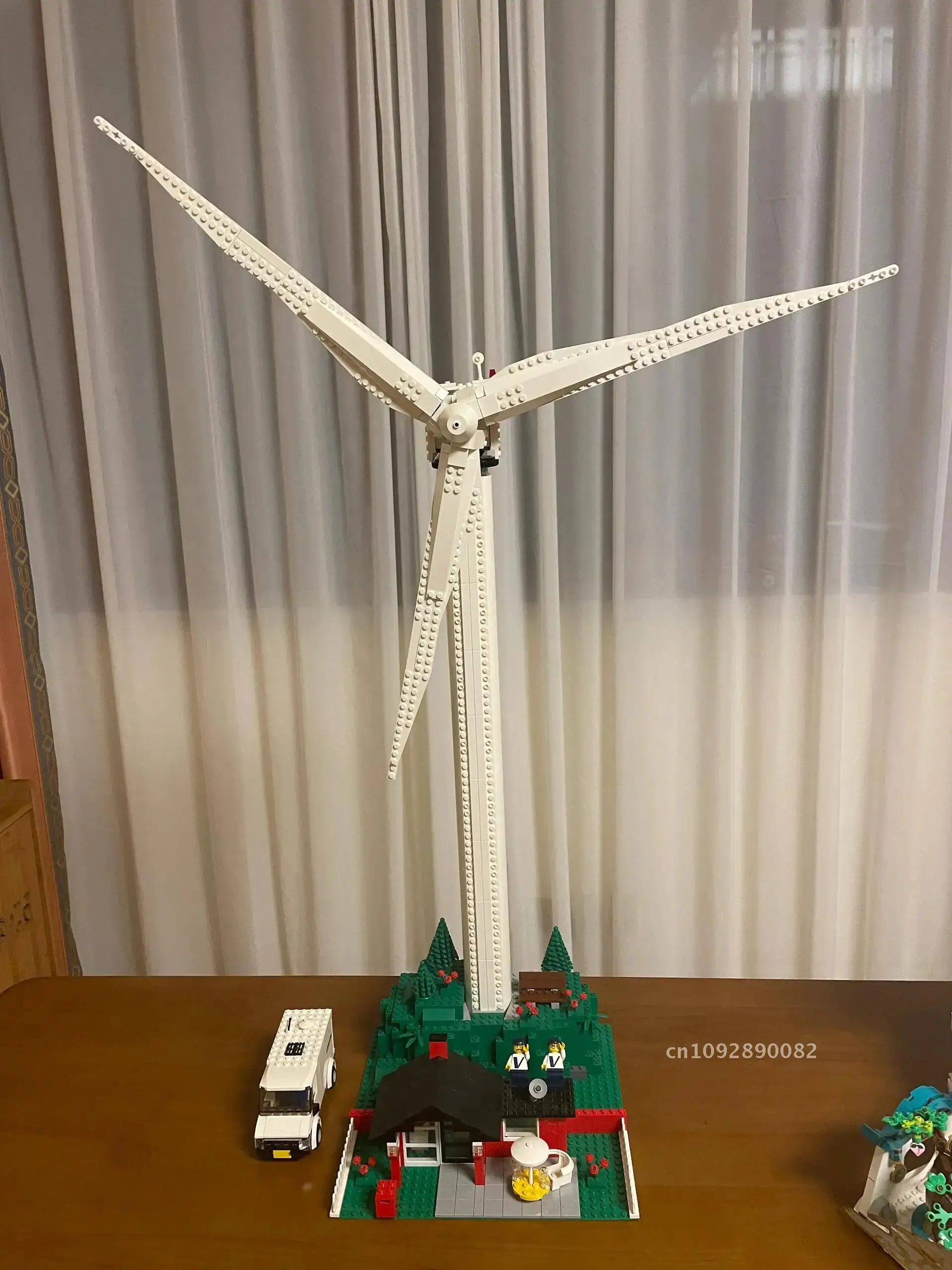 844PCS Creative Series Vestas Wind Turbine Windmill Blocks Electric Building Kids Gift Bricks For Toys Boy Generator 10268 Model