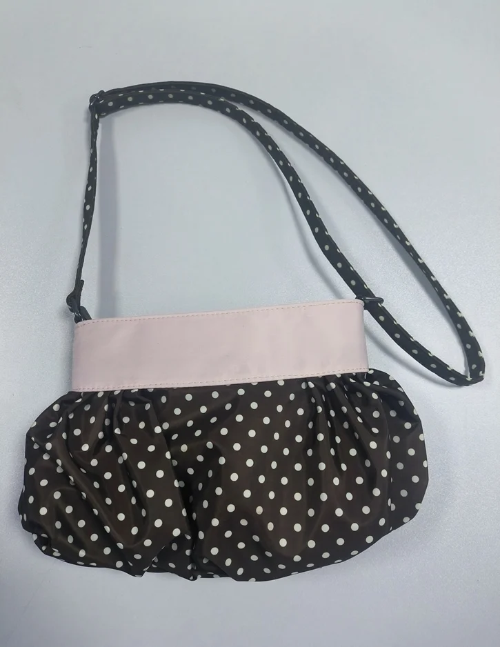 Koreanische Umhängetasche mit Polka Dots, große Tragetasche mit plissiertem Design und Holzknopf-Dekor, niedliche lässige Handtasche für Mädchen – Detail 4