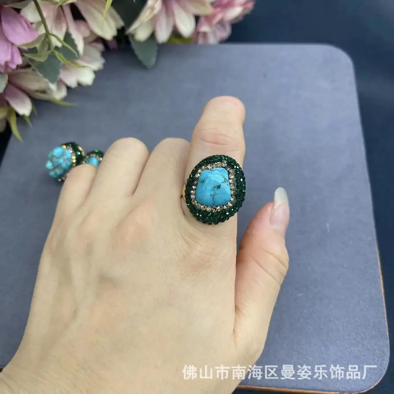 Unshaped turquoise green clay inlaid exquisite three-piece set French vantage personalized popular jewelry