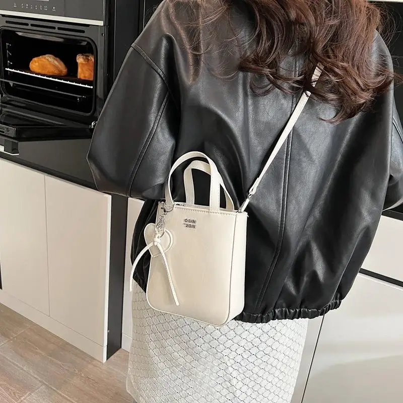 Trendy Pu Leather Shoulder Bag Chic Versatile Small Square Bag High Quality With Love Keychain Pendant Crossbody Bags For Women
