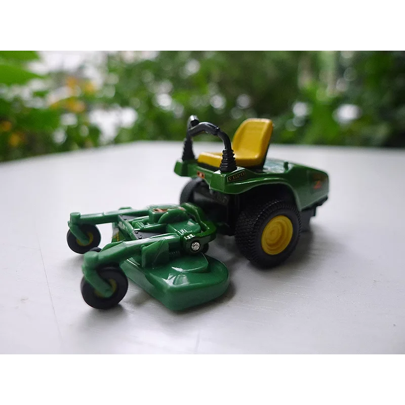 

Diecast ERTL 1:64 Scale Z-TRAK Mower Tractor Alloy Car Model Collectible Toy Gift Souvenir Display Ornament