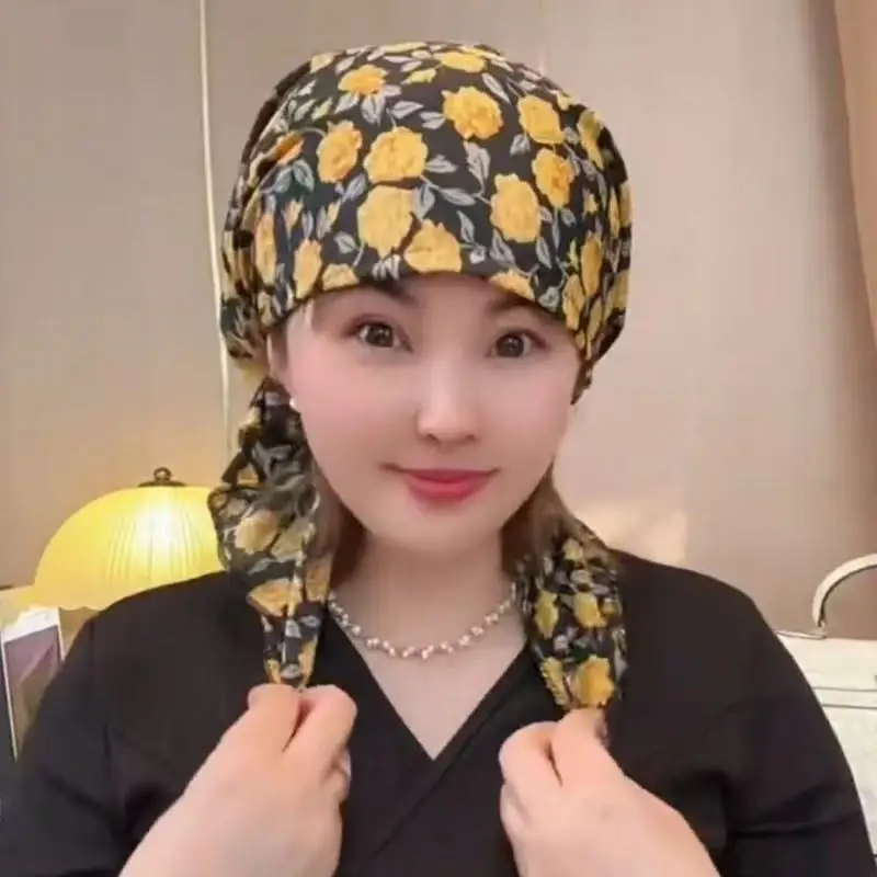 

Casual Floral Scarf Hat, Round-Neck Base Layer, Stylish Black Hat, Versatile and Chic Scarf Hat to Hide Gray Hair