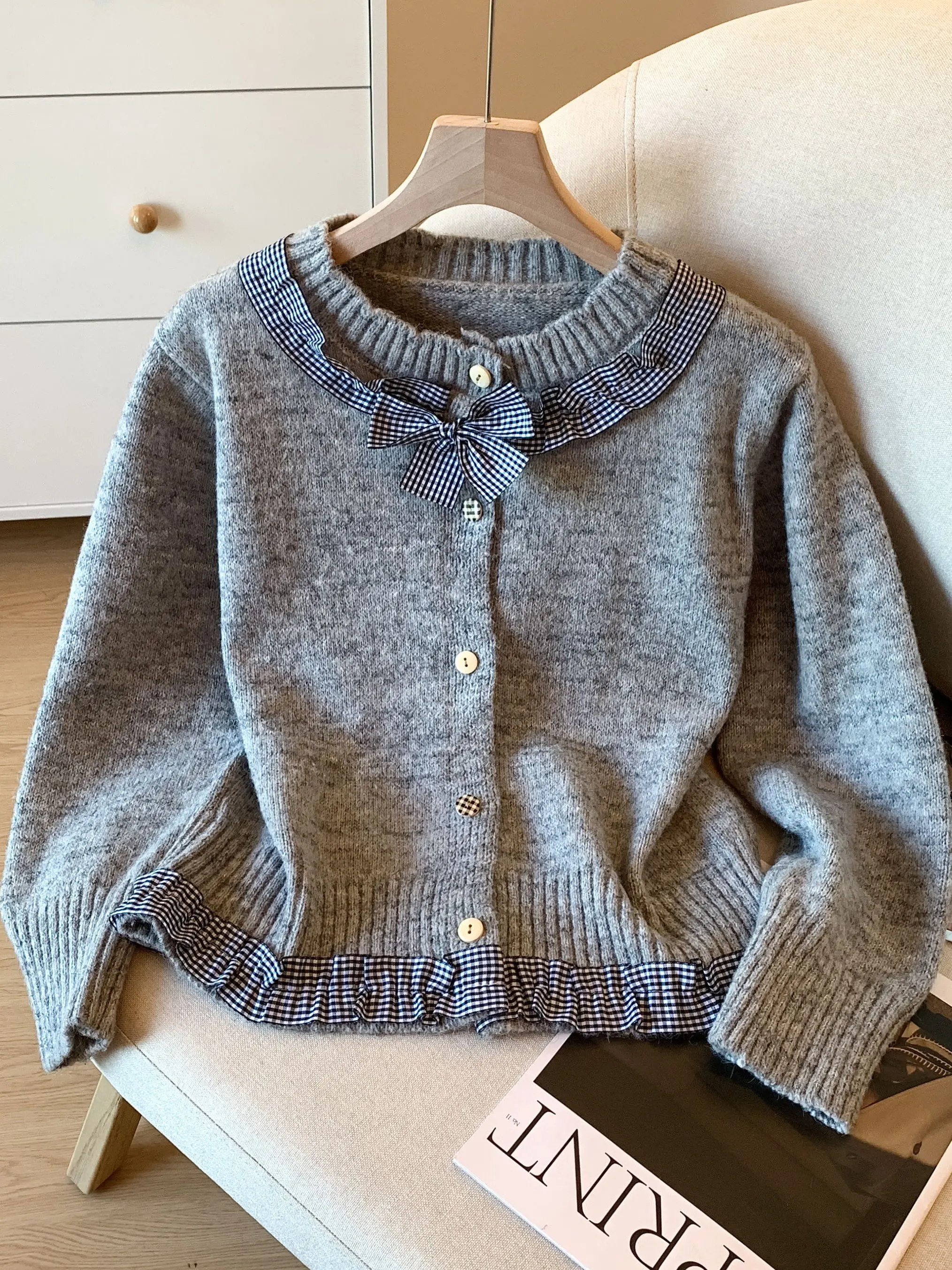 

Корейский Sle антивозрастной вязаный открытый кардиган с деревянными ушками, женский осенне-зимний дизайнерский свитер с узлом...