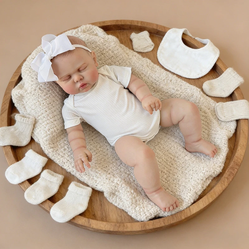 60cm Pickle Weiche Baumwollkörper Lebensechte Reborn Kleinkind-Puppe Kuschelige Baby-Mädchen-Puppe
