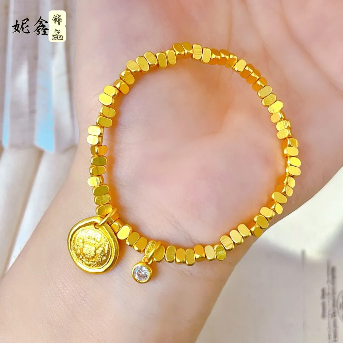 

Shards of Fortune God Bracelet Women's 24K Gold AU999 -pure gold shredded fortune god, blessing on wrist, highlight of banquet