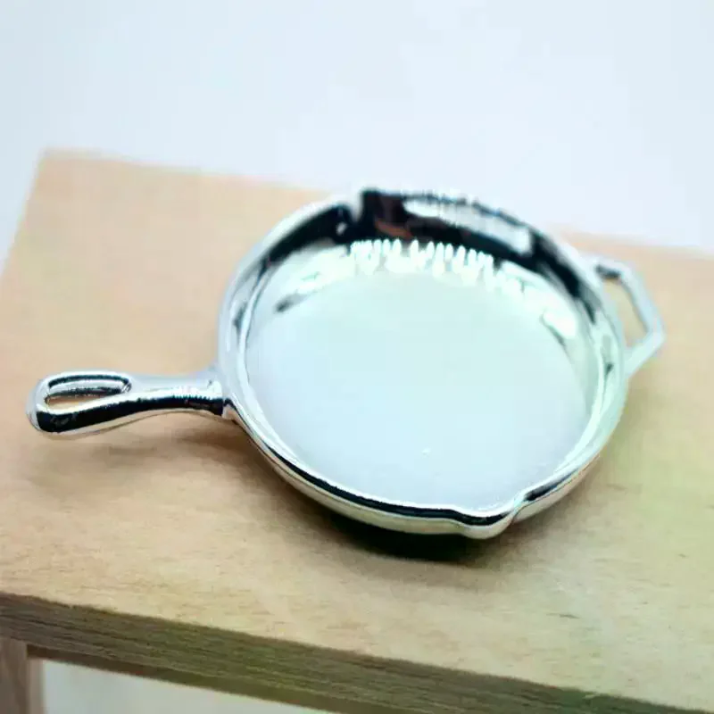 1Pcs Puppenhaus Miniatur Mini Legierung Pan Modell Küche Möbel Zubehör Für Puppe Haus Dekor Kinder Pretend Spielen Spielzeug Geschenk