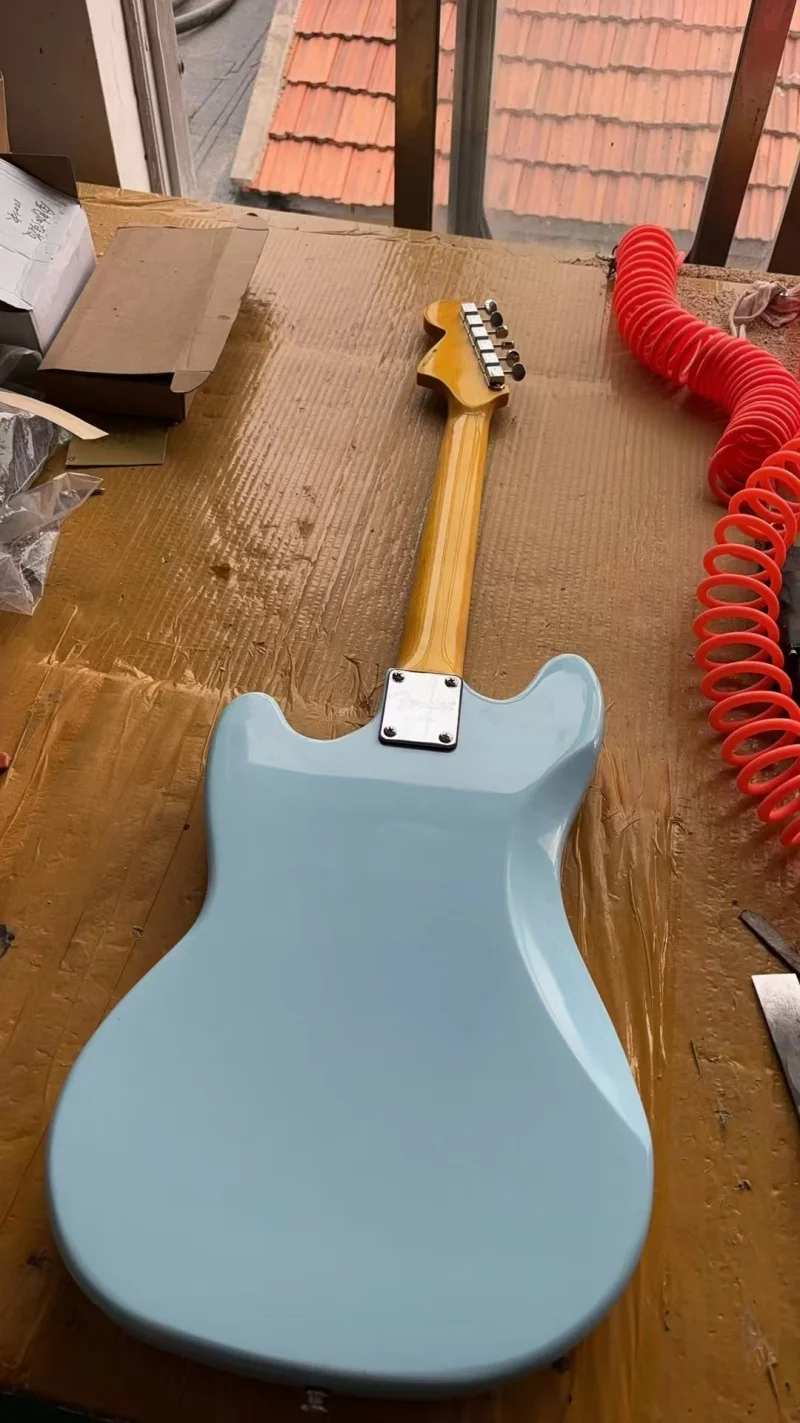 جيتار كهربائي عالي الجودة مكون من 6 أوتار، لوحة أصابع من خشب القيقب ورقبة القيقب، مقياس 610، جيب الالتقاط الأحمر، توصيل مجاني #4