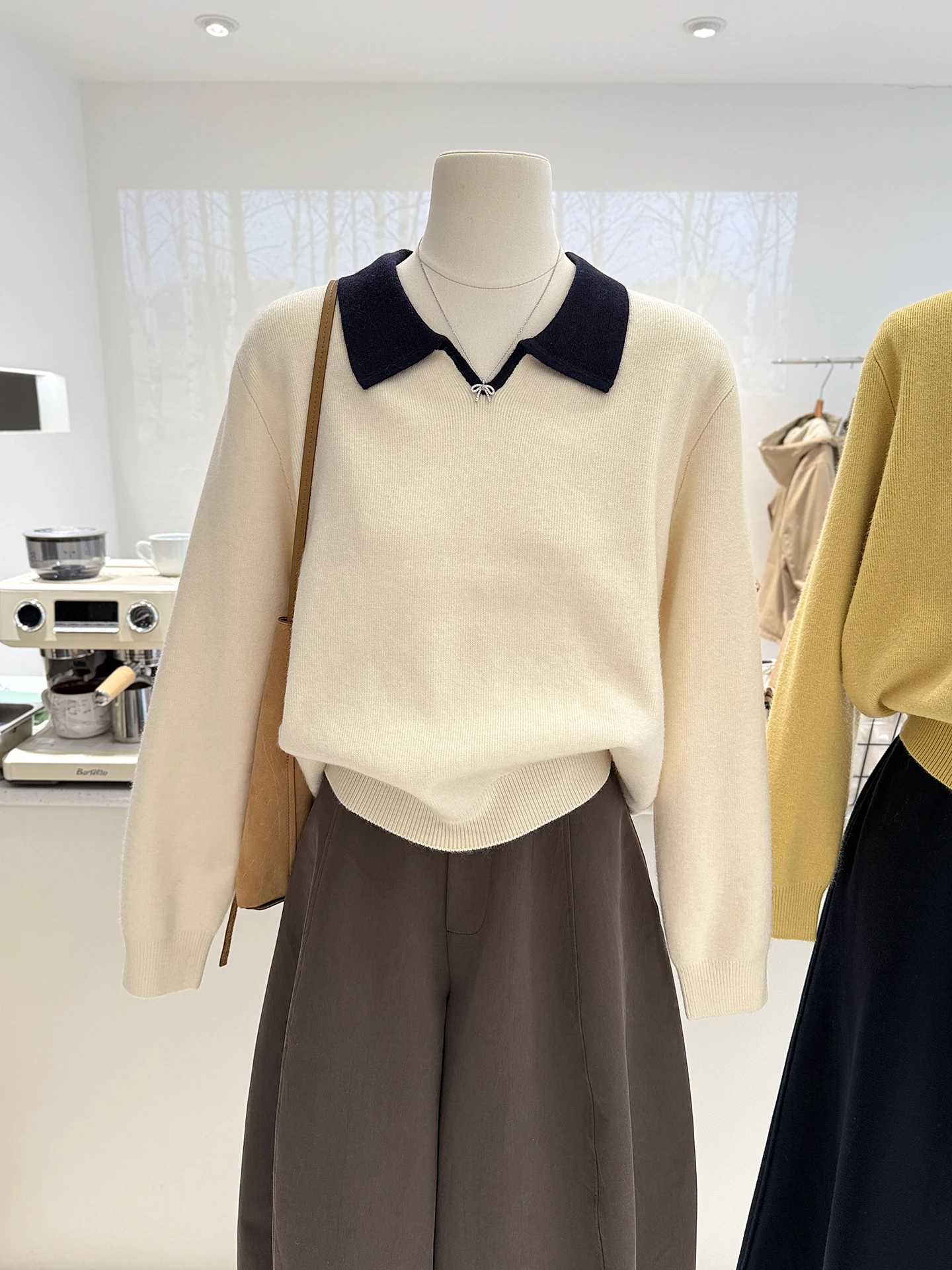 

Свободный вязаный свитер женский осенне-зимний больших размеров с отложным воротником, цветными вставками, базовый топ, скрывающий живот, стройнящий силуэт