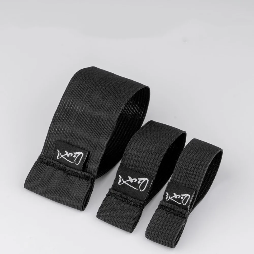 Banda elástica negra protectora para carrete de pesca - imagen 5