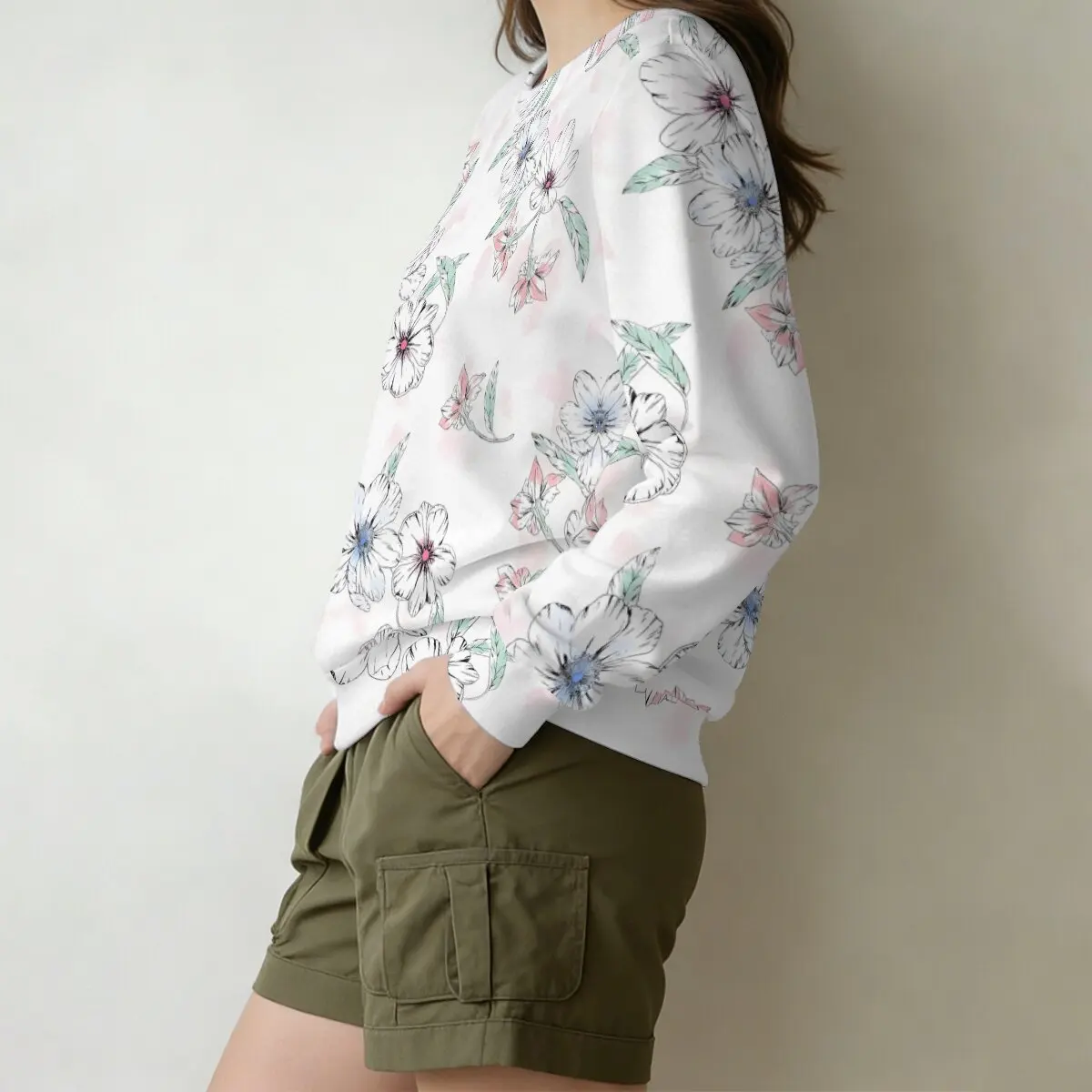 Women's casual crew neck sweatshirt for spring and autumn, all-over print of fresh floral pattern, soft and skin-friendly.