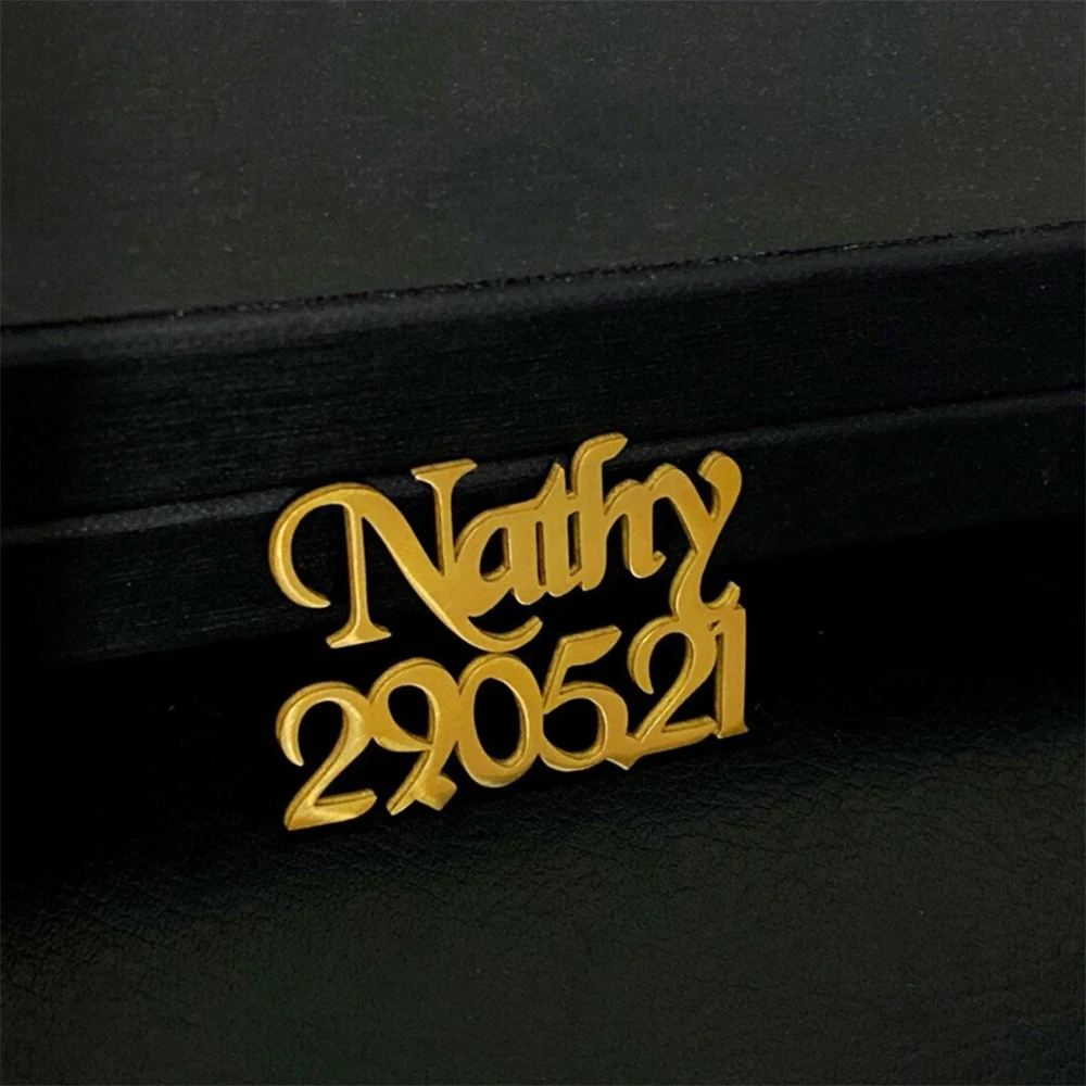 بروش ذو اسم مزدوج مخصص مخصص، راقي لتعزيز طعم الملابس، مناسب لجميع الهدايا الفريدة للرجال