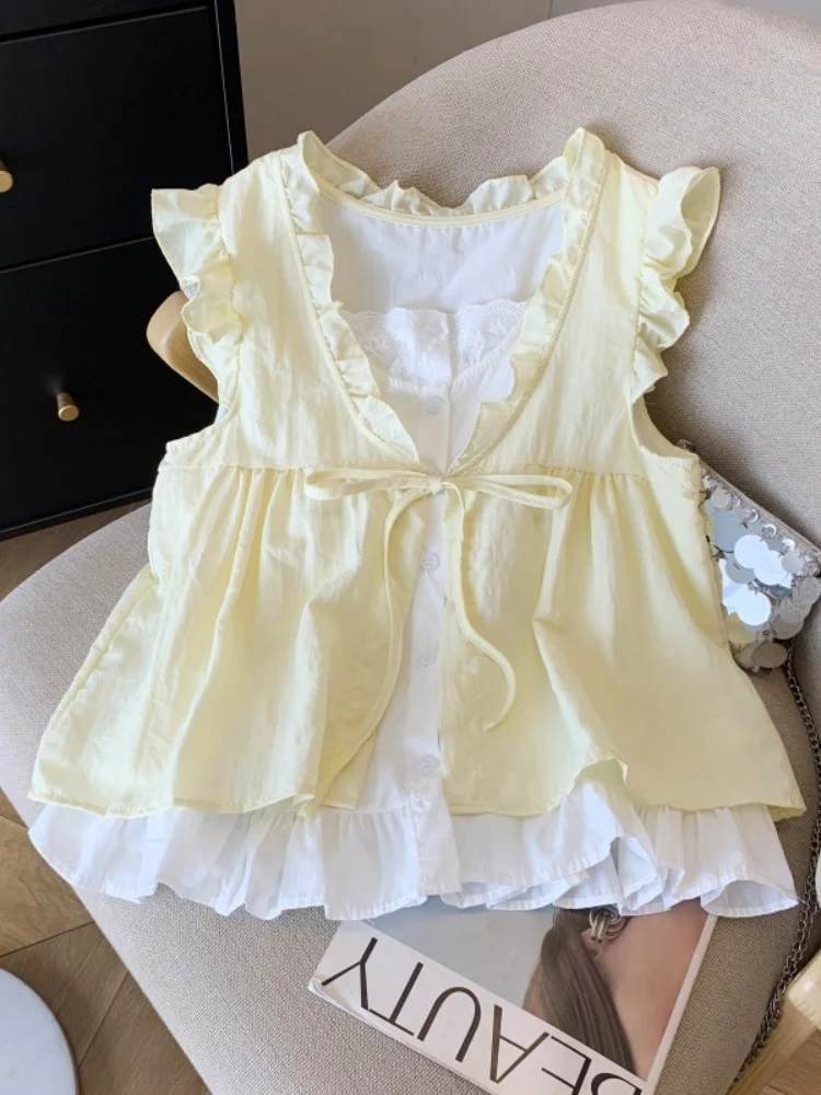 Damska letnia luźna bluzka typu doll irt z drewnianymi szelkami, imitacja dwuczęściowej, oddychająca, cienka, koreańska, prosty krój, casualowa bluzka.