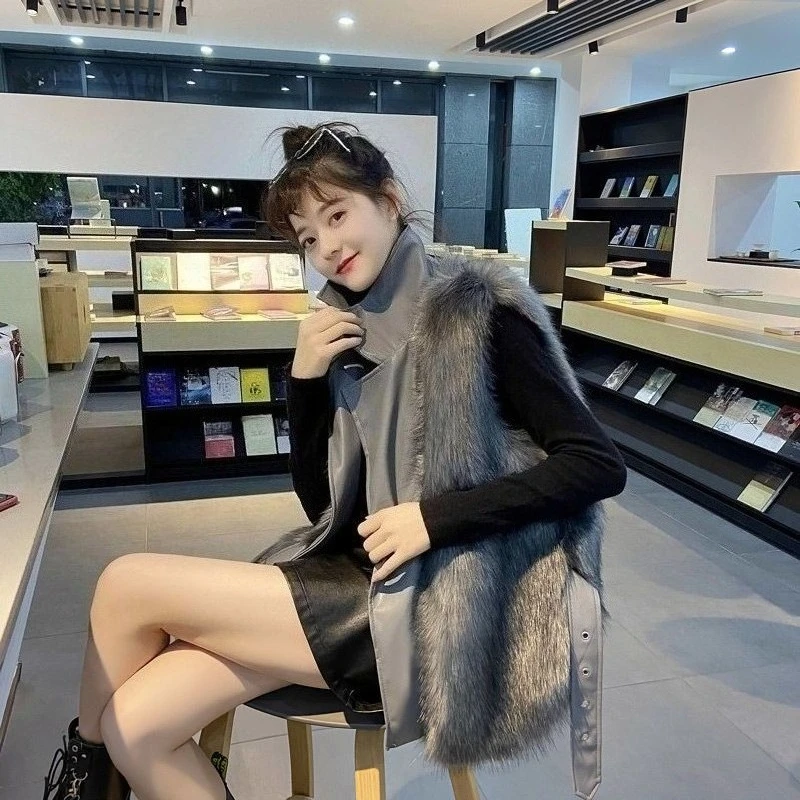 

Stylish Women's Waist Hugging Faux Fox Fur Vest 2025 Winter Collection Lightweight Thermal Layering Piece​