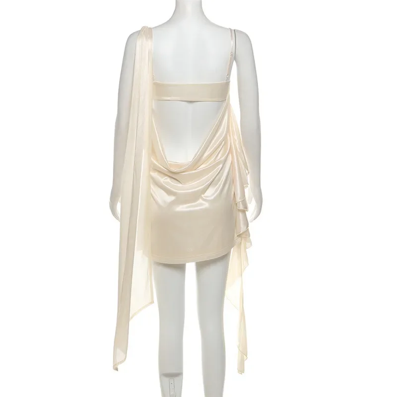 ชุดมินิเดรสสายเดี่ยวผ้าซาตินเงาสีแชมเปญแต่งระบายผูกโบว์ โชว์หลัง สายสปาเก็ตตี้ สำหรับงานปาร์ตี้และคลับ