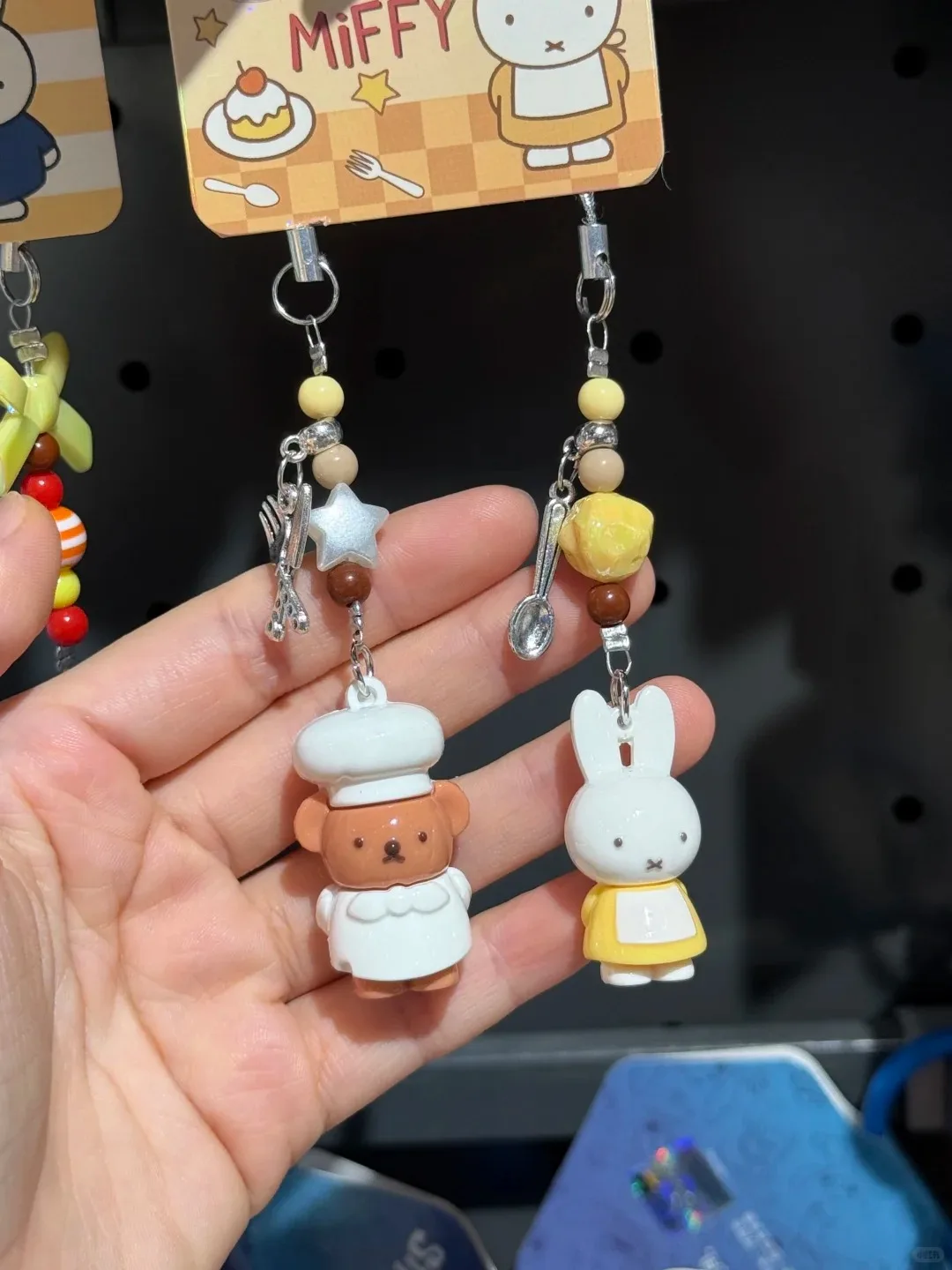 

Горячий аниме Kawaii Miffy брелок милый кролик из бисера Шарм ручной брелок для ключей сумка аксессуары ромашка орнамент забавный подарок для девочки в наличии