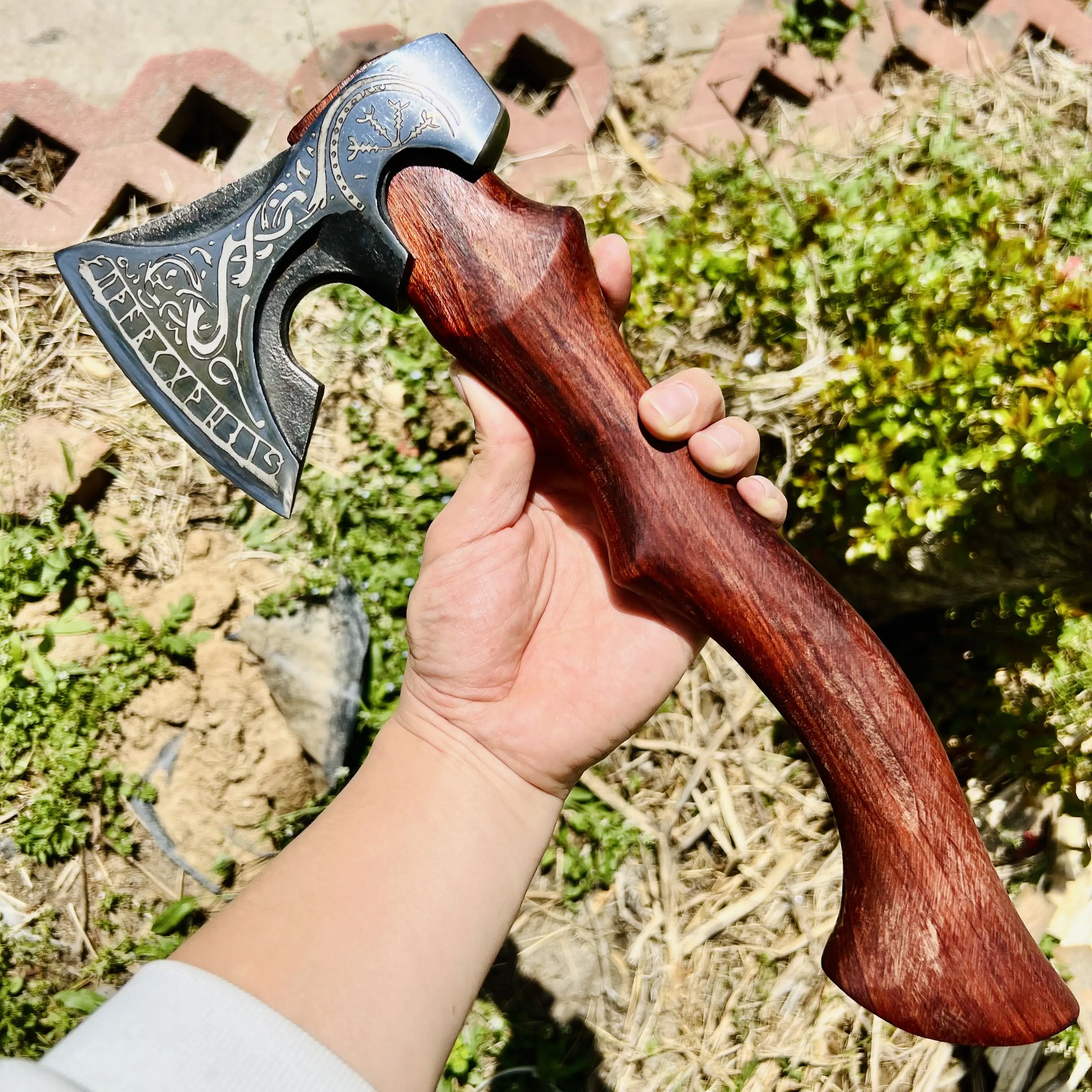 

35cm New Outdoor Red Pear Wood Handle 65 Manganese Steel Tactical Axe Convenient Camping Deforestation EDC Advanced Tool
