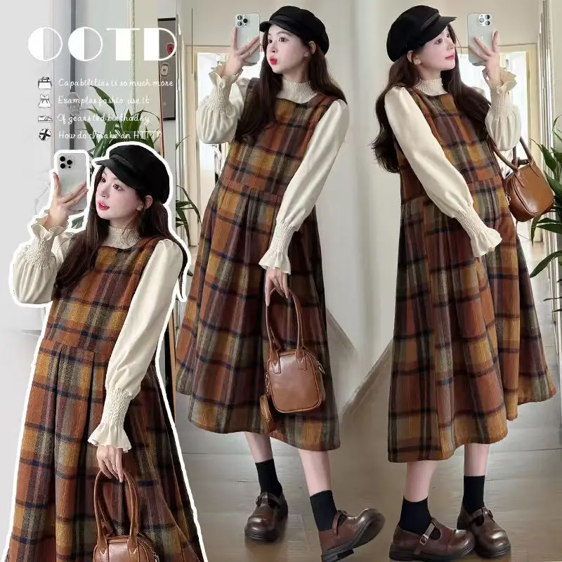 

Осенне-зимний комплект в стиле ретро для беременных в лесном стиле, 2025 г., корейское шерстяное клетчатое платье и базовый топ с длинными рукавами, модный комплект из двух предметов