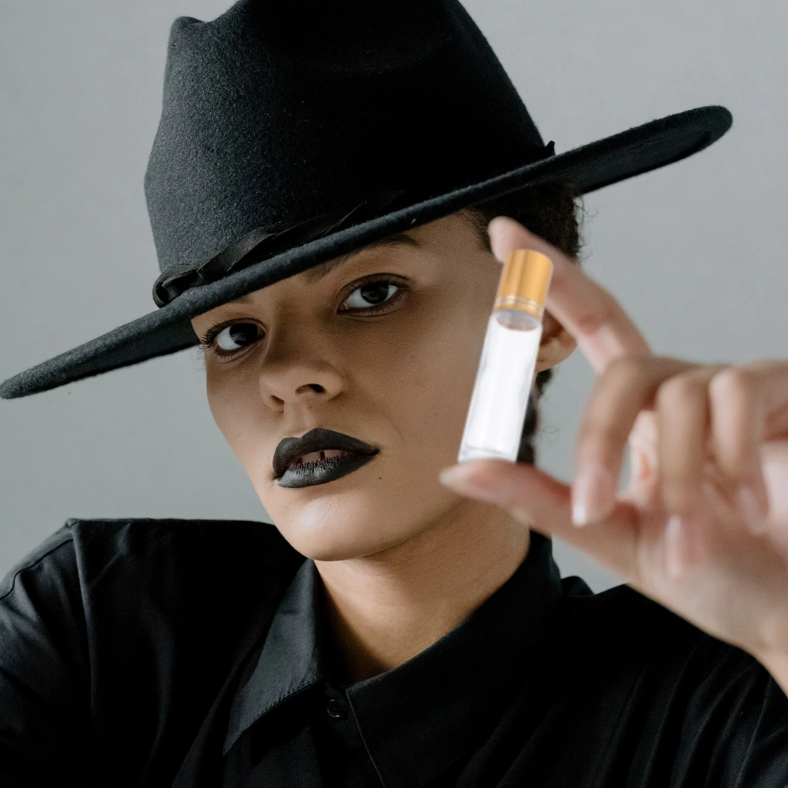 

10Pcs Glass Roll-on Bottles Refillable Essential Oil Perfume Roller Bottles Travel Makeup Containers for Liquids