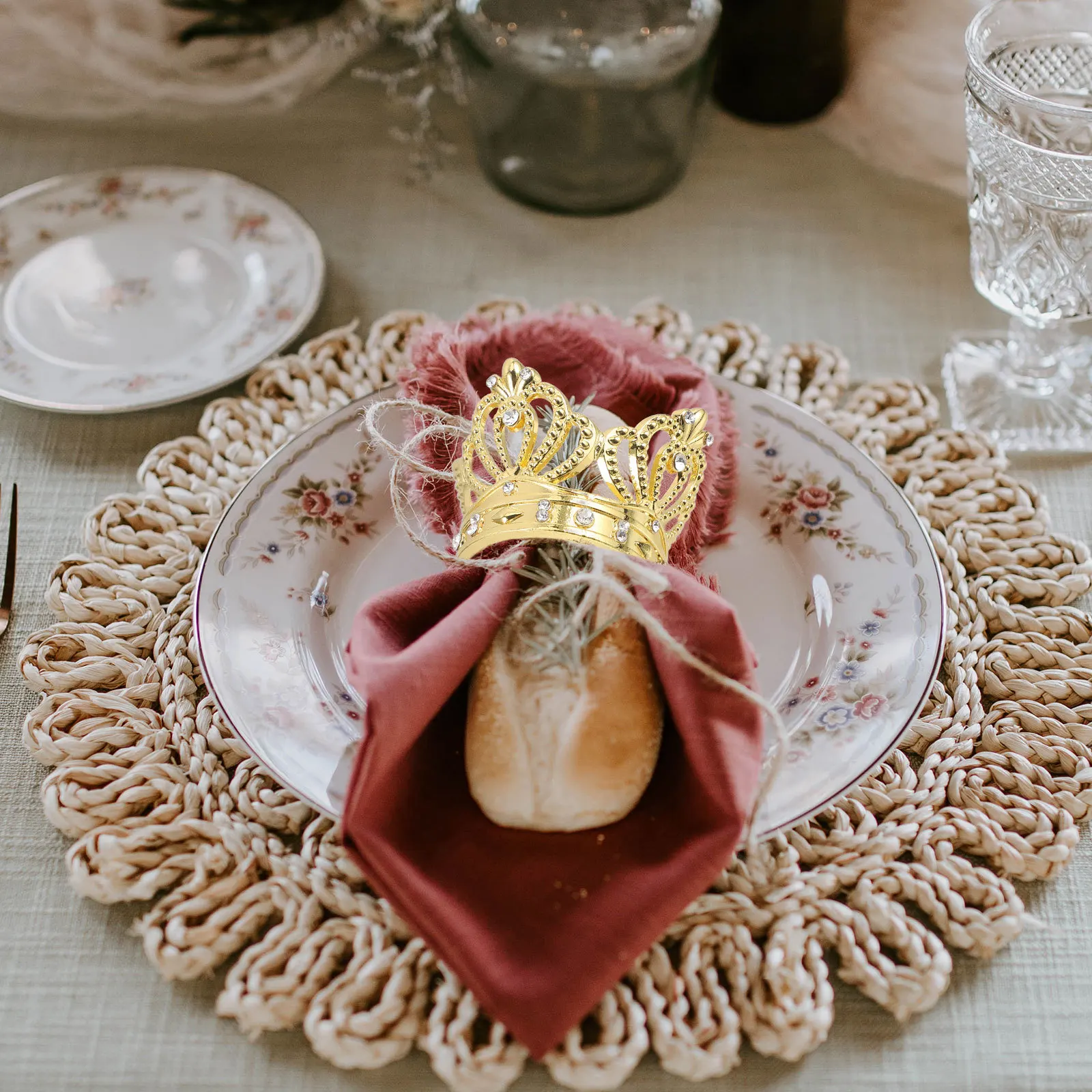 

6Pcs Crown Napkin Rings Rhinestone Bling Decorative Wedding Party Table Decor Holiday Napkin Holder European Serviette Holder